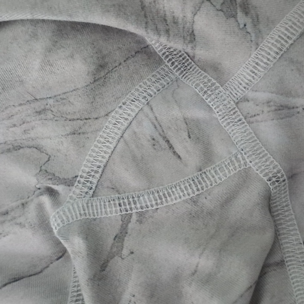 ALO Yoga Light Gray Marble-Print Leggings - Picture 5 of 6